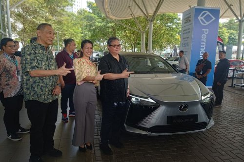 Lexus, Lexus Tidak Khawatir Konsumennya Beralih ke Mobil China
