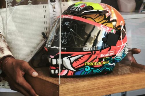 Valentino Rossi, Pertamina Lelang Helm Bertanda Tangan Valentino Rossi, Laku Rp 15 Juta