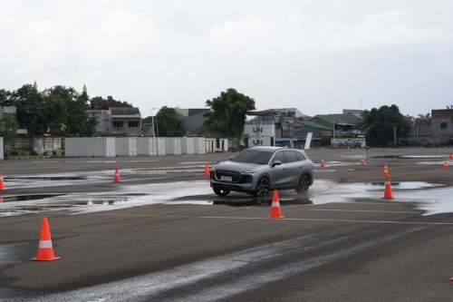 Coba Performa Lepas L8: Akselerasi, Handling, dan Suspensi