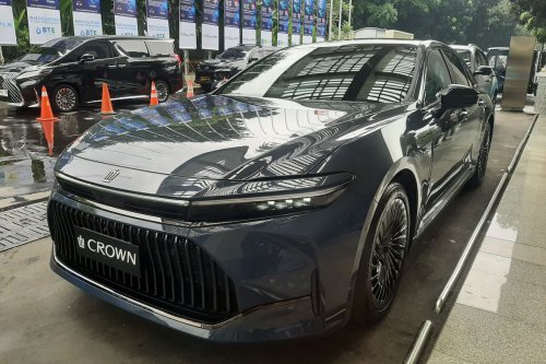 Sedan Hidrogen Toyota Crown FCEV Siap Tampil di GIIAS 2025
