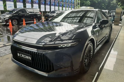 Toyota, Toyota Crown, Sedan Hidrogen Toyota Crown FCEV Siap Tampil di GIIAS 2025