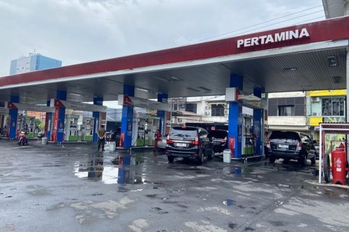 Pengamat Soroti Mobil Mewah Isi Pertalite