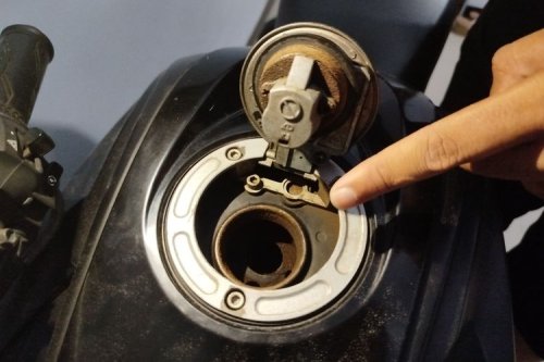 Bengkel Sepeda Motor Malang Hadapi Lonjakan Kasus Brebet