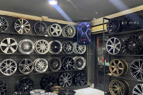 Curhat Pedagang Pelek Mobil, Jualan Sepi sampai Harus Live Tiktok