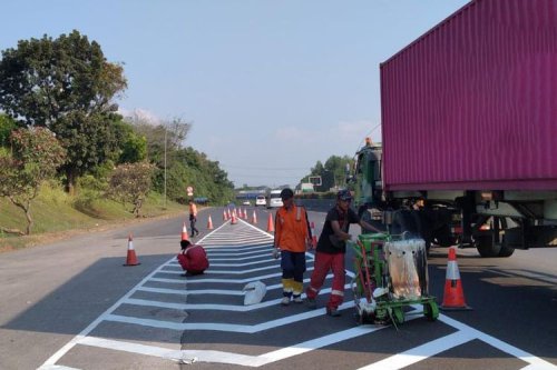 Apa Itu Marka Chevron di Jalan Tol? Panduan Lengkap Untuk Pengemudi