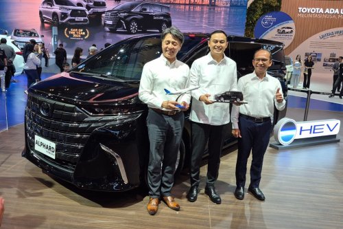 Toyota Alphard Hybrid Jadi Layanan Premium Garuda Indonesia