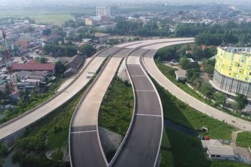 Ferrari, Ferrari Terguling Saat Diangkut Truk Towing di Tol Cengkareng