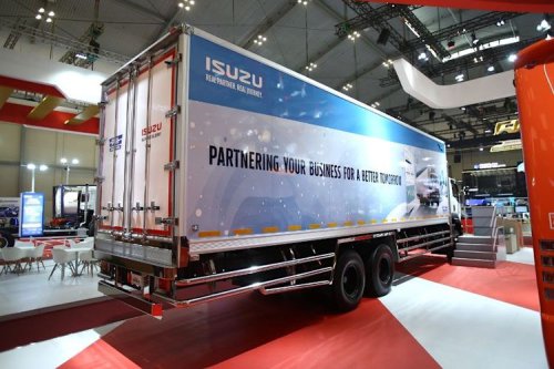Isuzu, Isuzu Giga, Isuzu Bawa Truk Kulkas ke GIIAS 2025 Pakai Giga FVM