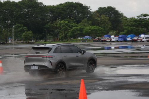 Coba Performa Lepas L8: Akselerasi, Handling, dan Suspensi