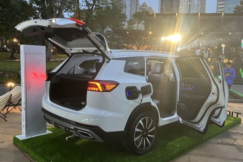 Chery Tiggo 8 CSH: Pesaing Toyota Kijang Innova Zenix