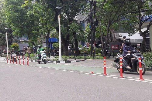 Hadang Motor di Jalur Sepeda, Aksi Perempuan di Sudirman Tuai Dukungan