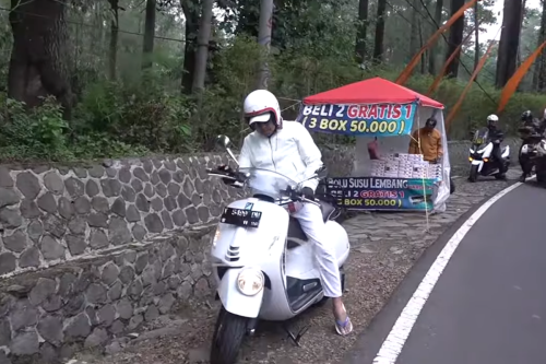 Dedi Mulyadi Pakai Vespa GTV 300, Ini Spesifikasinya