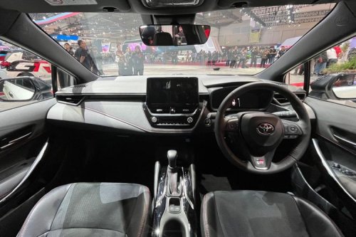 Corolla Altis HEV GR Sport: Kombinasi Sporty dan Ramah Lingkungan