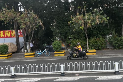 Motor Listrik Guangzhou: Evolusi Transportasi dan Risiko Pejalan Kaki