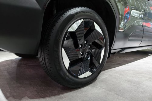 Detail Desain Eksterior dan Interior Suzuki eVitara