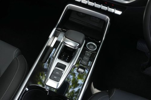 Cara Berkendara Mobil Matik yang Bikin Irit BBM