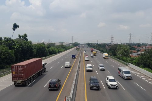 Update Lalu Lintas Tol Japek, Arus Balik ke Jakarta Ramai Lancar