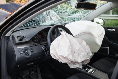 Kenapa Airbag Mobil Tidak Mengembang Saat Kecelakaan?