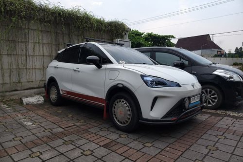 Ketika Mobil Listrik Neta V II Disulap Jadi Rally Look