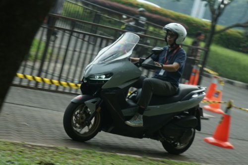 Coba Zontes 368K, Skutik Bongsor Premium buat Jarak Jauh