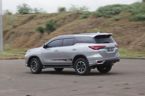Harga Sewa Mobil SUV untuk Libur Nataru 2025, mulai Rp 400.000 per Hari