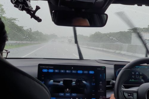 Ingat Aquaplaning: Bahaya yang Mengintai Saat Hujan