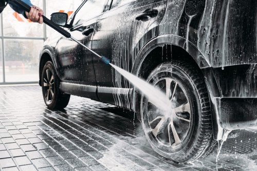 Jangan Lupa Cuci Mobil Usai Terobos Genangan Air