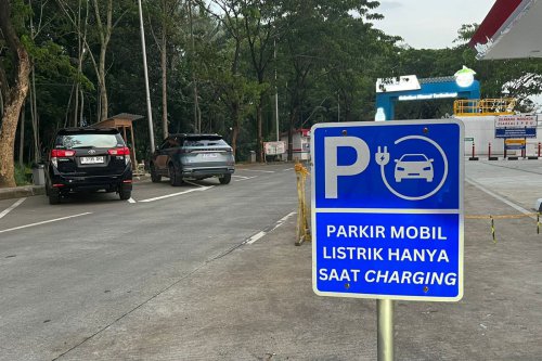 Daftar SPKLU Mobil Listrik di Tol Trans Jawa Saat Libur Nataru