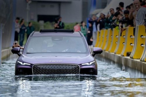 Perbedaan Risiko Banjir Terhadap Mobil Listrik dan Mobil ICE