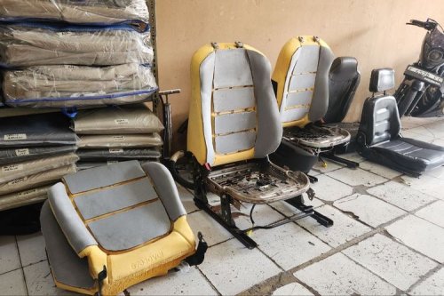 Jok Mobil Kempes Sebelah? Ini Penyebab yang Sering Dilakukan