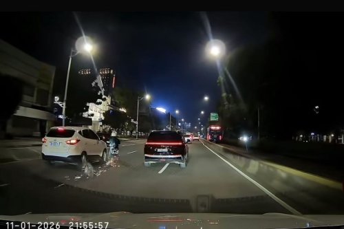 Honda, Viral, Detik-detik Ban Belakang Honda Scoopy Terlepas di Jalan