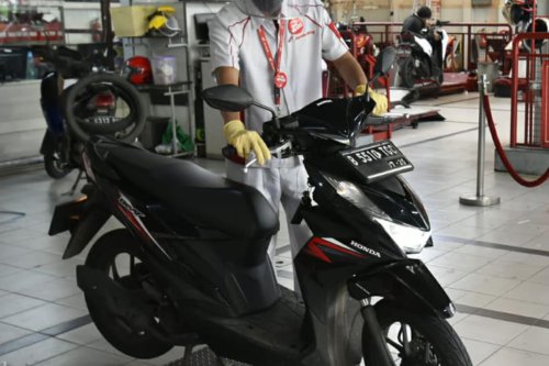 Begini Cara Menyetel Jarak Main Throttle Gas Motor Pakai Kunci 10