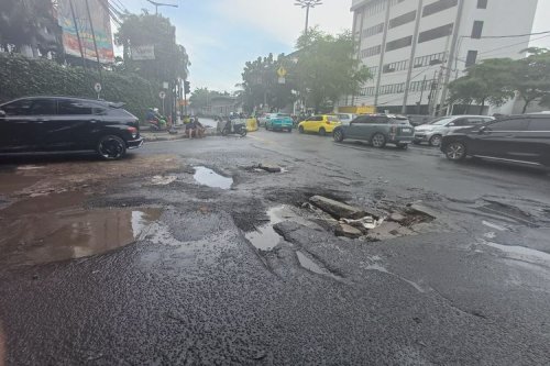 KNKT Ungkap Penyebab Jalan Berlubang Saat Musim Hujan