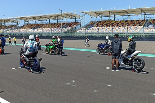 Kelas R3 Pro Memperkuat Yamaha Sunday Race 2025 di Mandalika