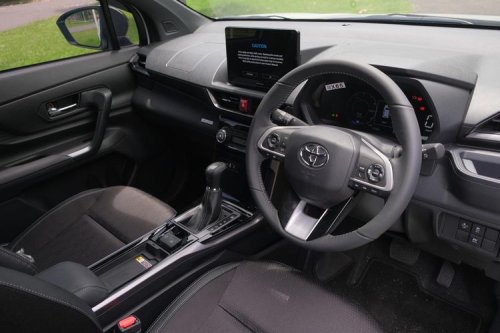 Toyota, Toyota Ungkap Alasan Veloz Kini Cuma Ada Versi Hybrid