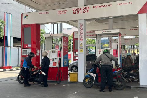 Jelang Harga BBM Naik, Pengendara Mulai Isi Full Tank