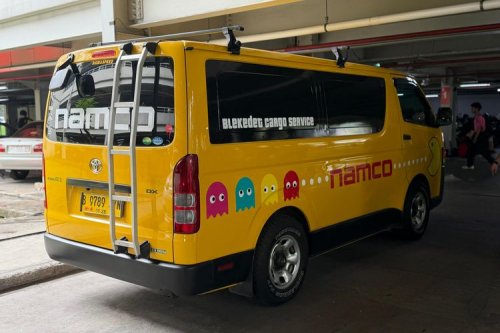 Toyota, Tampil Ceria, Toyota HiAce Bekas Kurir Disulap Jadi Mobil Pac-Man