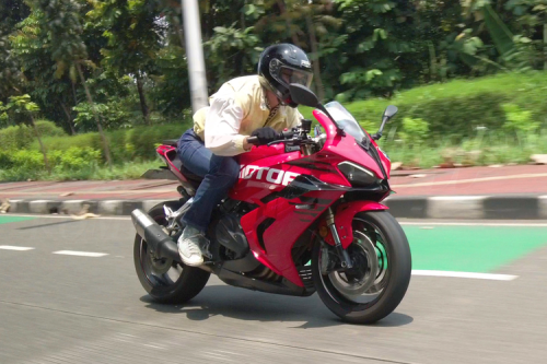 Review Harian QJMotor SRK 800 RR, Moge 4 Silinder Masih Ramah Macet