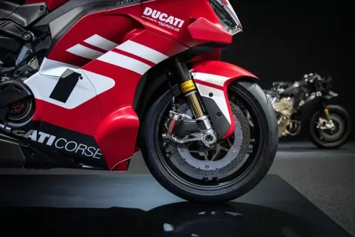 Ducati, Ducati Superleggera V4 Centenario Meluncur, Tenaga Buas
