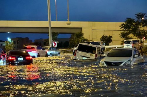 Mobil Listrik Terobos Banjir, Ini Batas Aman untuk Baterai