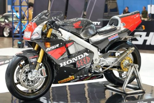 Langka dan Mahal, Honda NSR250R MC28 Ini Tampil Full Carbon