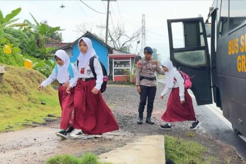 Viral Truk Disulap Jadi Bus Sekolah, Pakar Ingatkan Bahaya Keselamatan