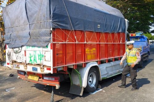 Kepet Truk Terlalu Panjang Akhirnya Digunting Polisi, Ini Alasannya