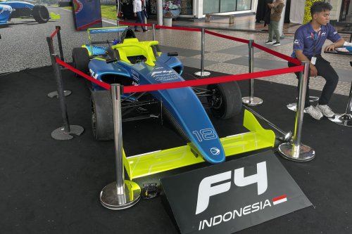 Mobil Balap Formula 4 Indonesia Mejeng di IIMS 2026