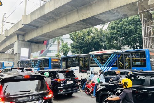 Tarif Transjakarta Berpotensi Naik Dua Kali Lipat, Apa Untung Ruginya?