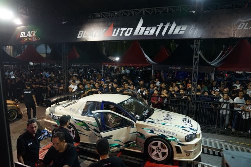 Kontes Modifikasi Mobil di Surabaya Sedot Perhatian Pengunjung