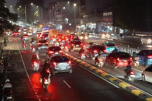 Berkendara Malam Hari Saat Libur Nataru, Simak Tips Dari Ahli
