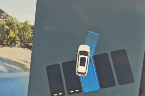 Tak Perlu Pegang Setir, Begini Cara Parkir Otomatis DFSK E5 Plus