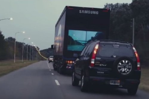 Strategi Aman Menyalip Truk di Jalan Raya