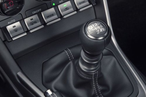 Tren Mobil Bekas: Kenapa Manual Dua Baris Mulai Ditinggalkan?